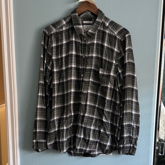 American Eagle Outfitters Tops - American Eagle Outfitters Dark Green Plaid Shirt